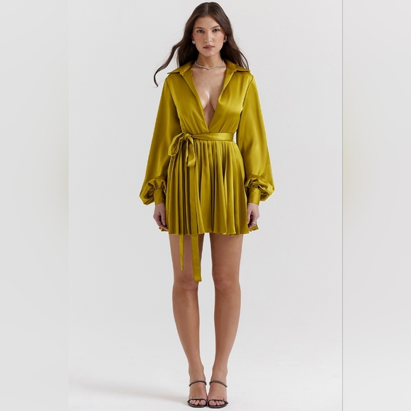 15. NWT HOUSE OF CB ALLEGRA CHARTREUSE PLEATED SHIRT DRESS - Picture 5 of 14